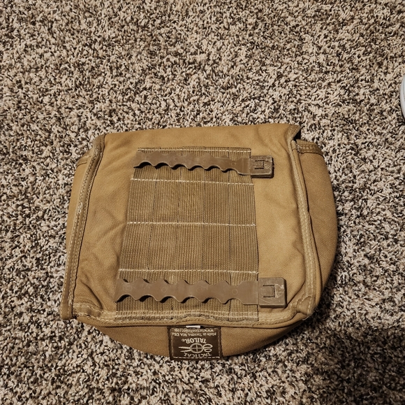 Tactical Tailor Gas Mask Pouch - Picture 2 of 4